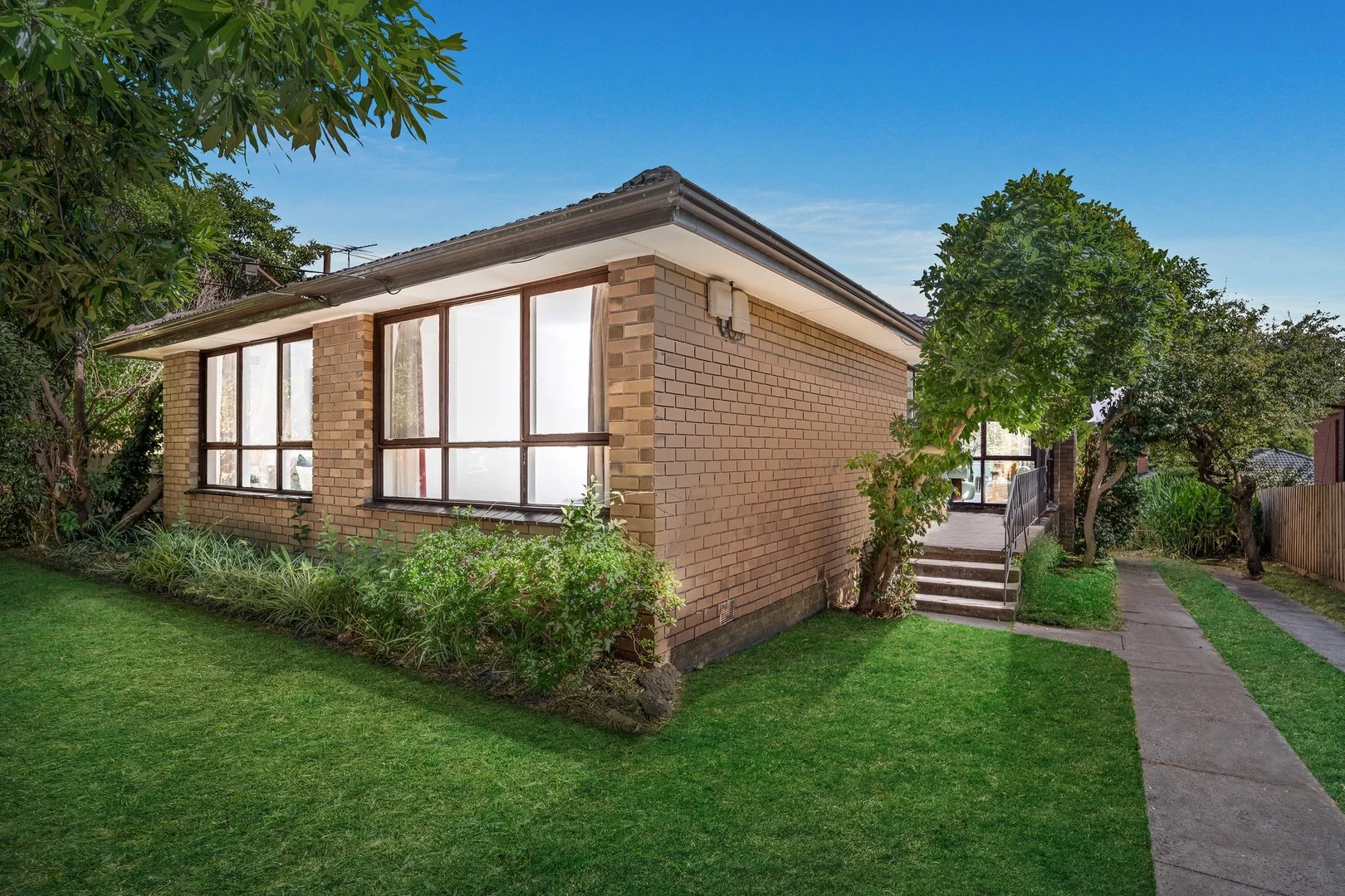 31 Lorraine Drive (1/19)