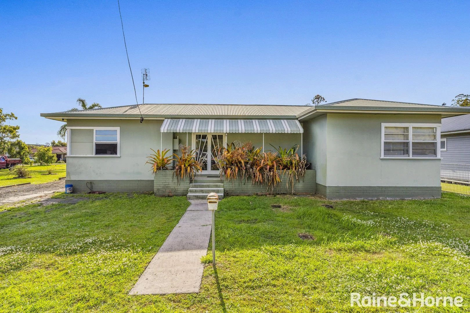313 Summerland Way (1/12)