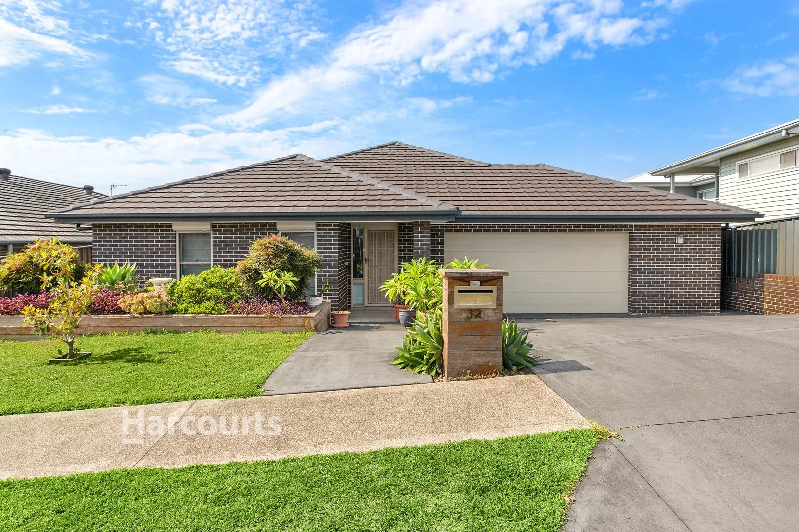 32 Brooks Terrace (1/17)