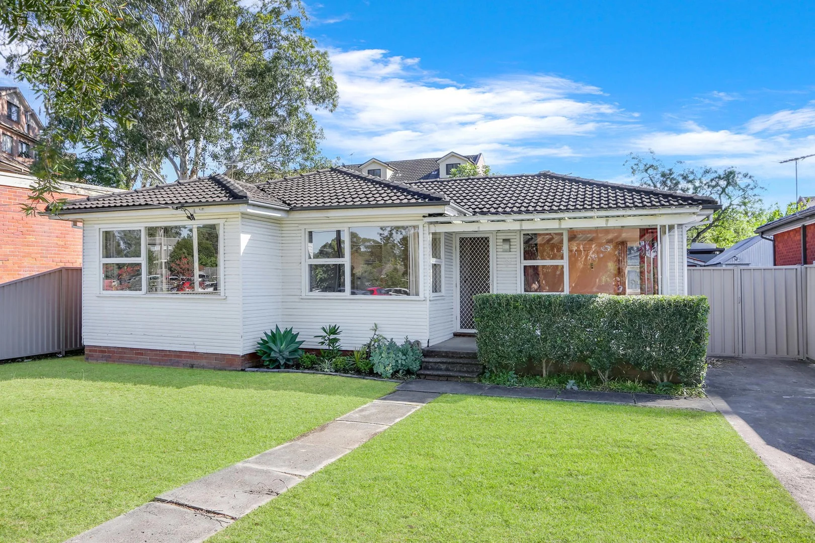 32 Cooyong Crescent (1/9)