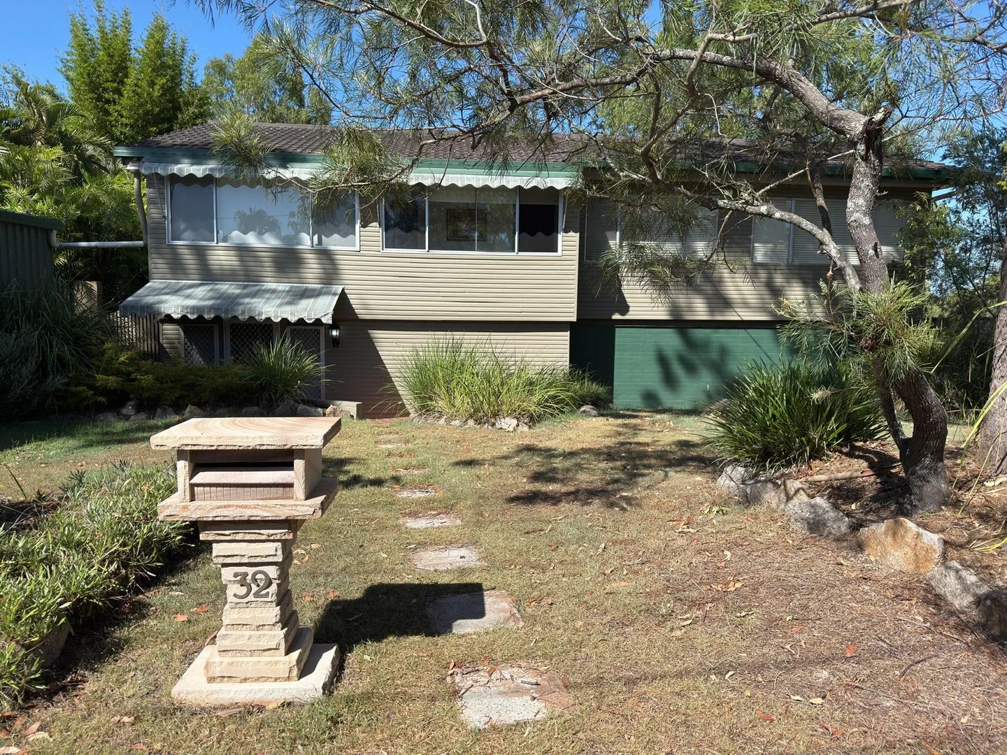 32 Janelle Street (1/4)