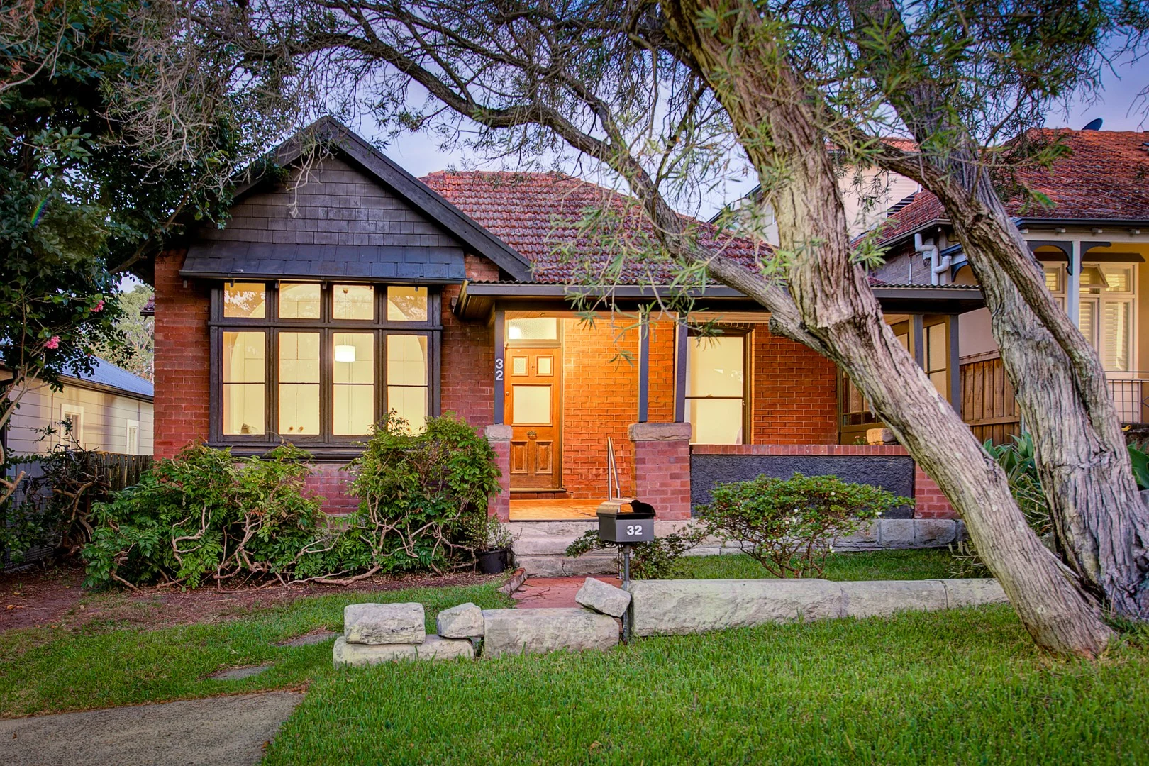 32 Lang Street (1/18)
