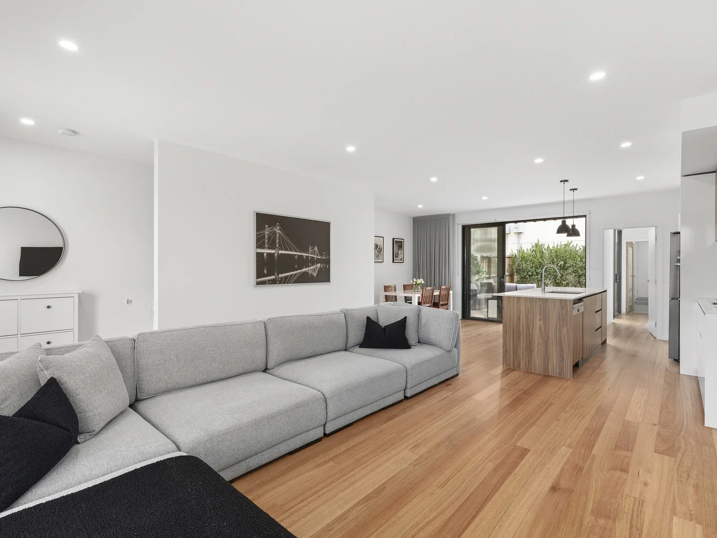 32 Macfarlane Street (1/19)