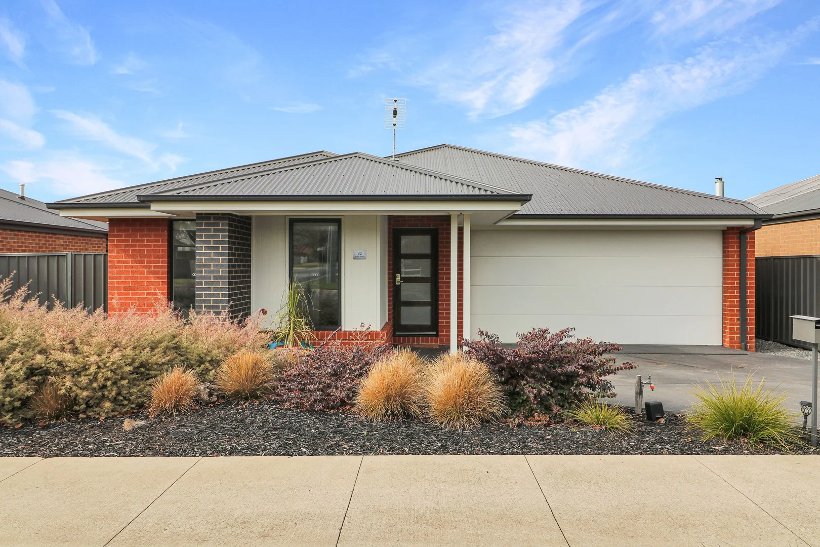 32 Rowe Street (1/13)
