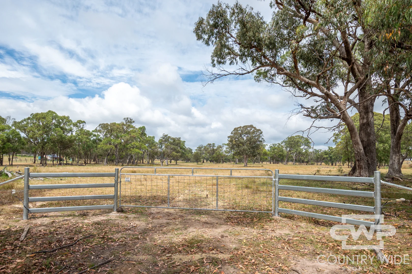 320 Cemetery Road - Image 2
