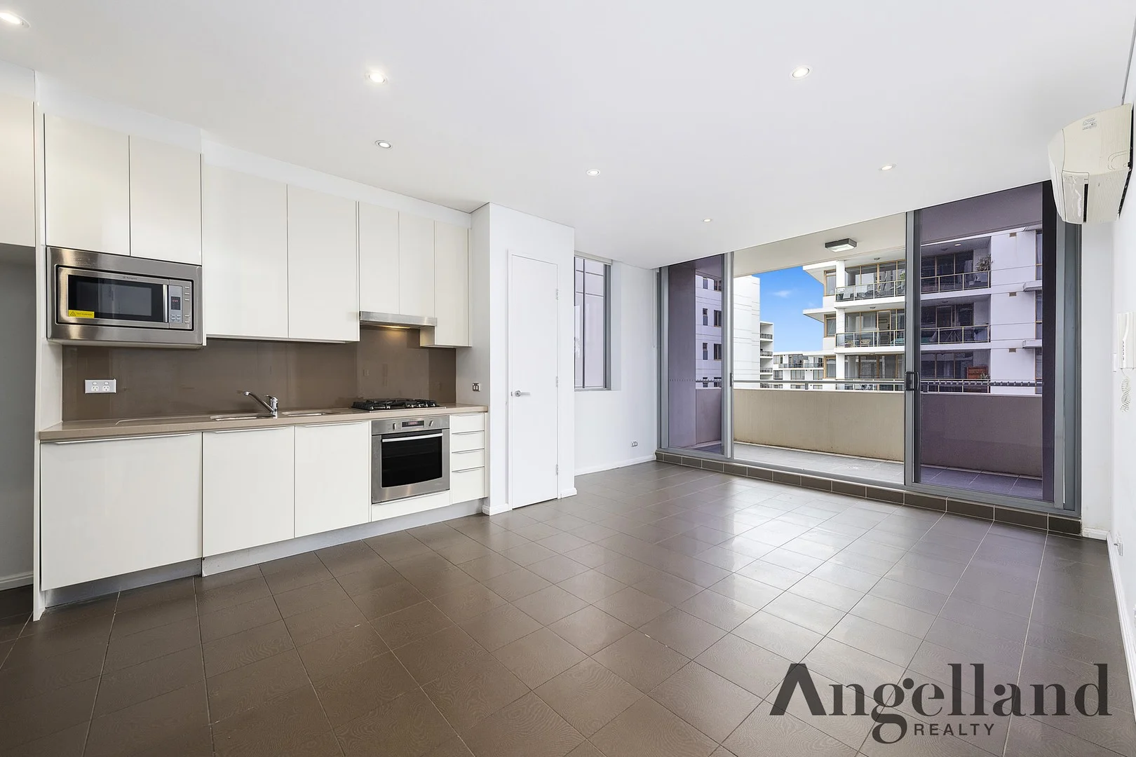 322/2 Meredith Ave (1/9)