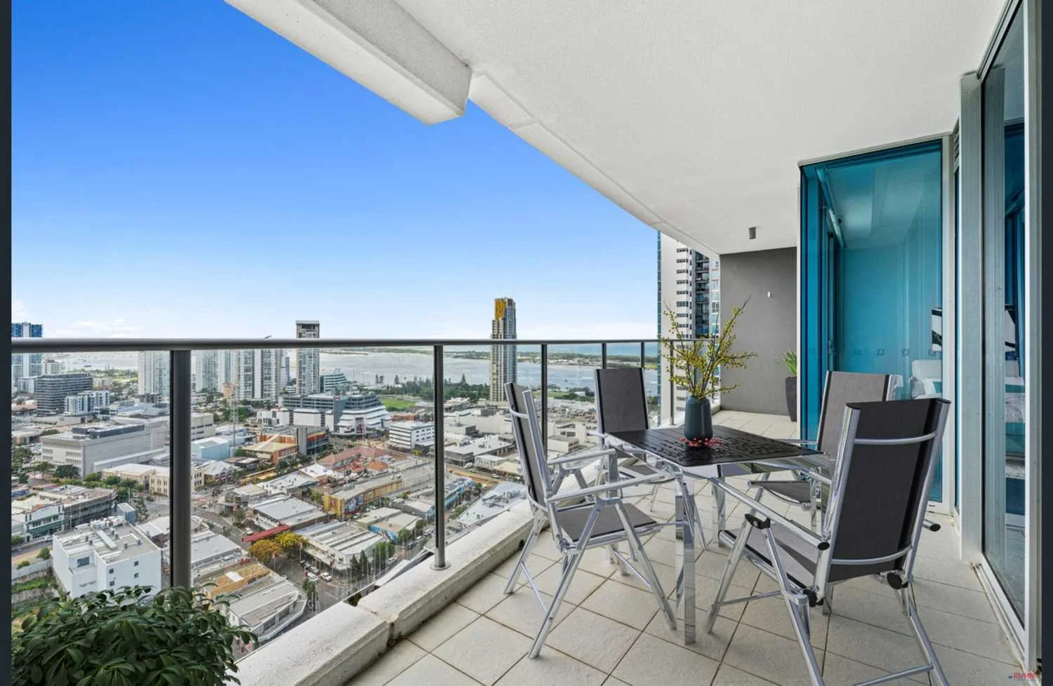 32408/9 Lawson Street (1/10)
