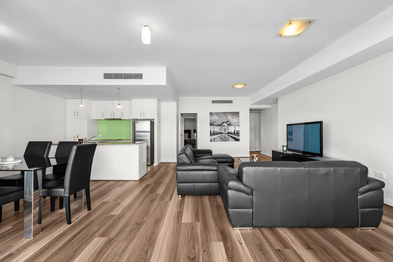 33/11 Bennett Street (1/23)