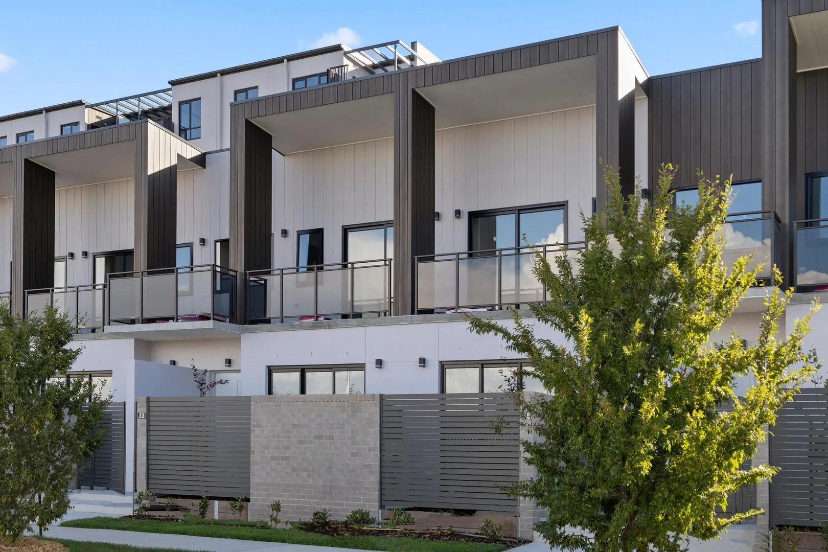 33 Calaby Street (1/28)