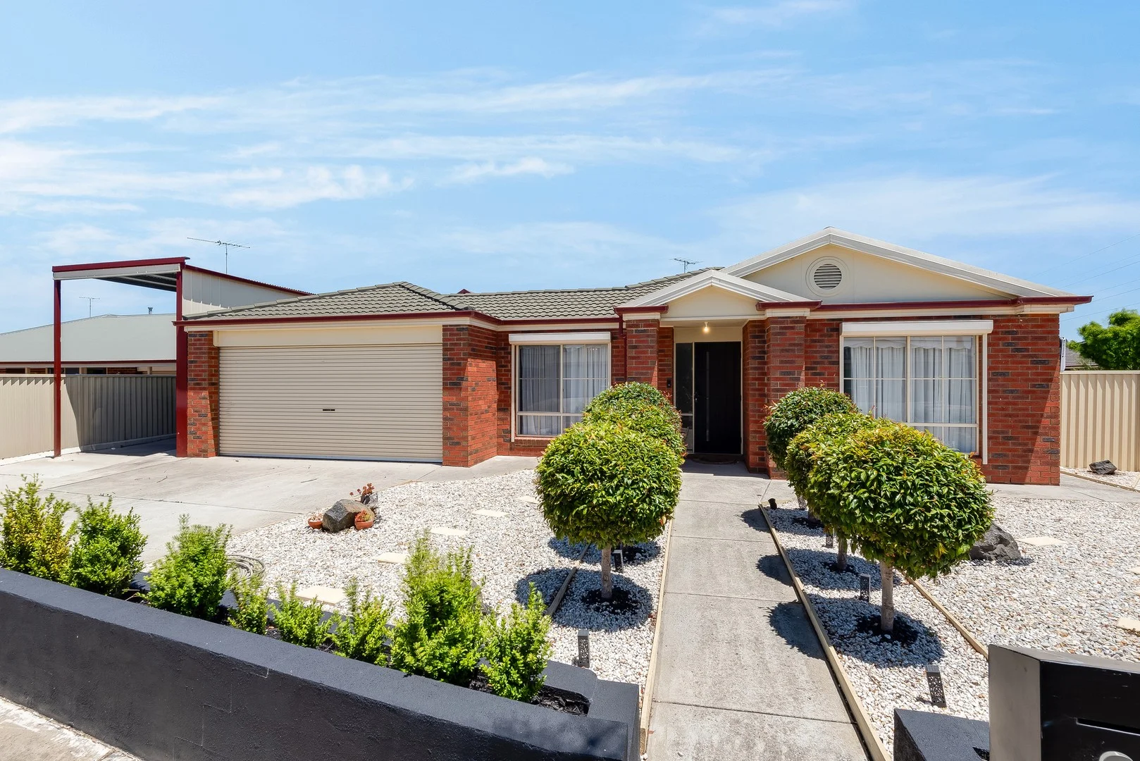 33 Coakley Crescent (1/13)