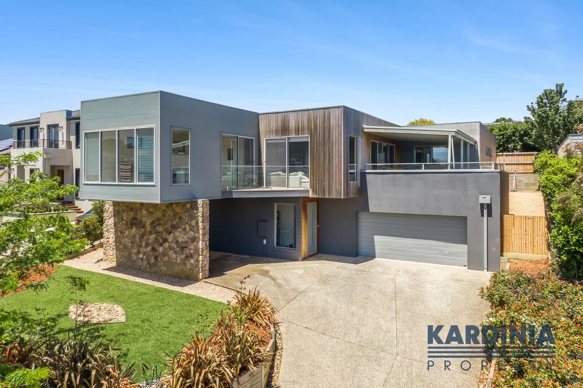 33 Esperence Crescent (1/14)