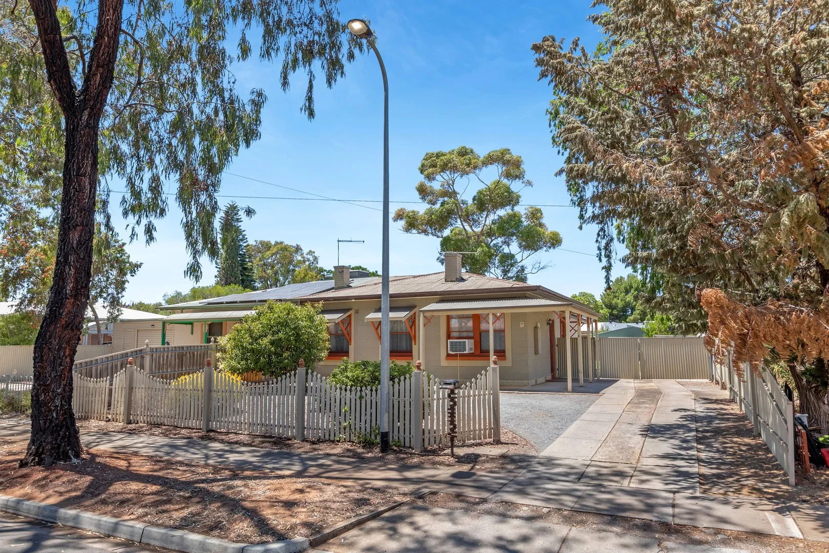 33 Pertwood Road (1/1)