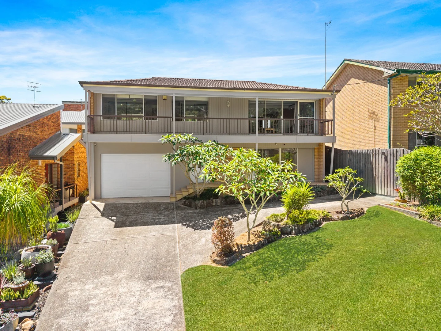33 Yeramba Crescent (1/12)
