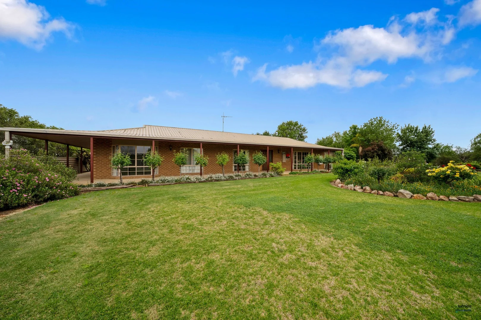 330 Everard Road (1/19)