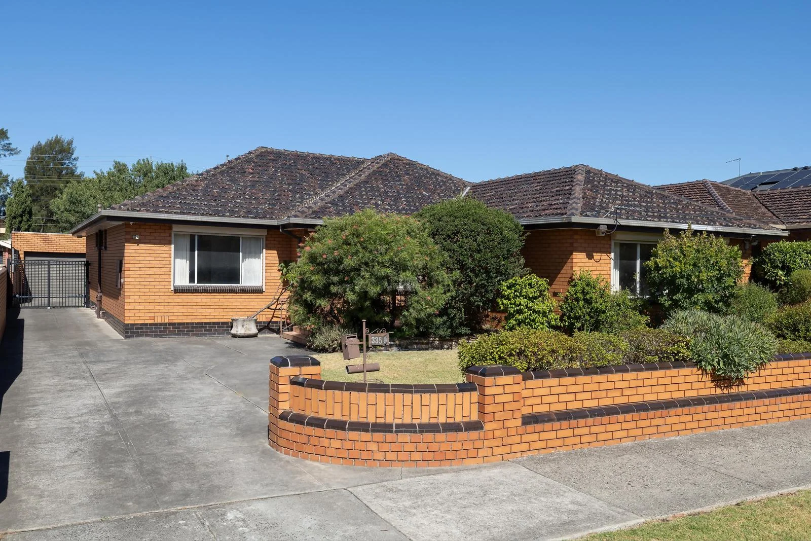 335 Gillies Street (1/26)