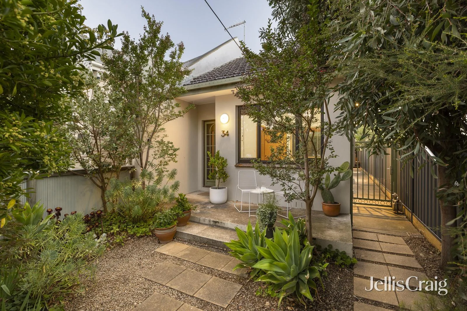 34 Rossmoyne Street (1/1)