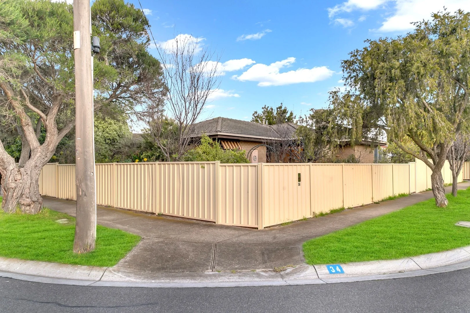 34 Strathmore Crescent (1/17)