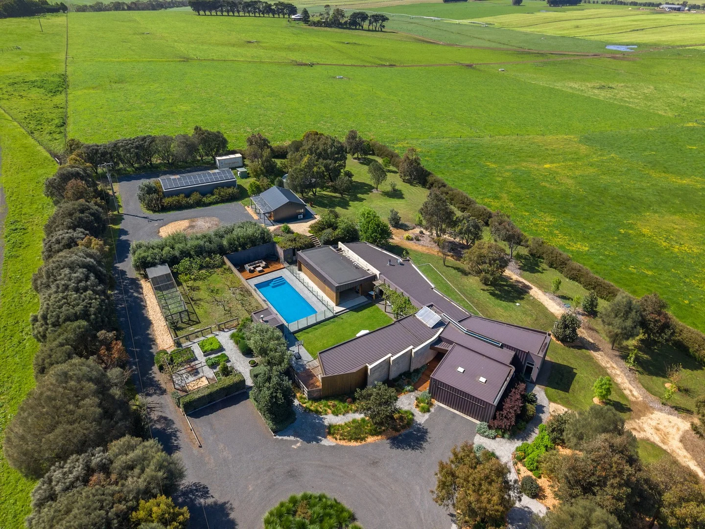 348 Caramut Road (1/22)