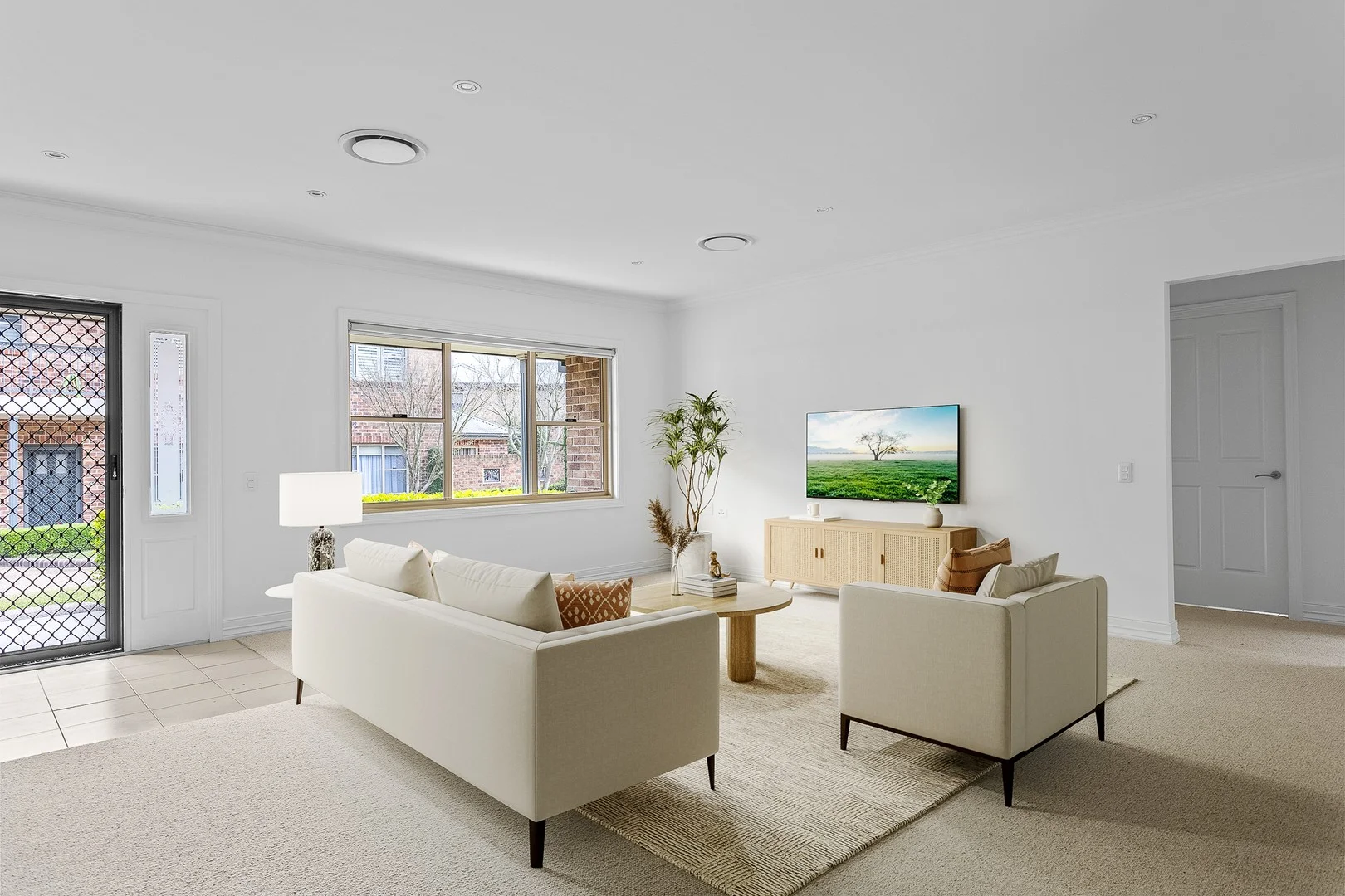 35/22 Victoria Street (1/8)