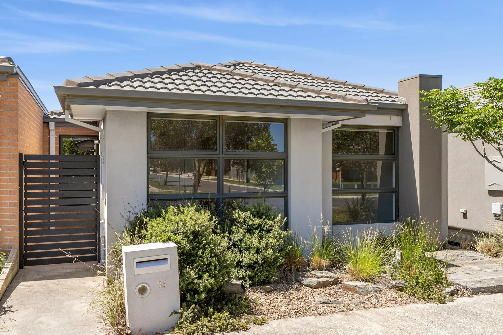 35 Albany Way (1/7)