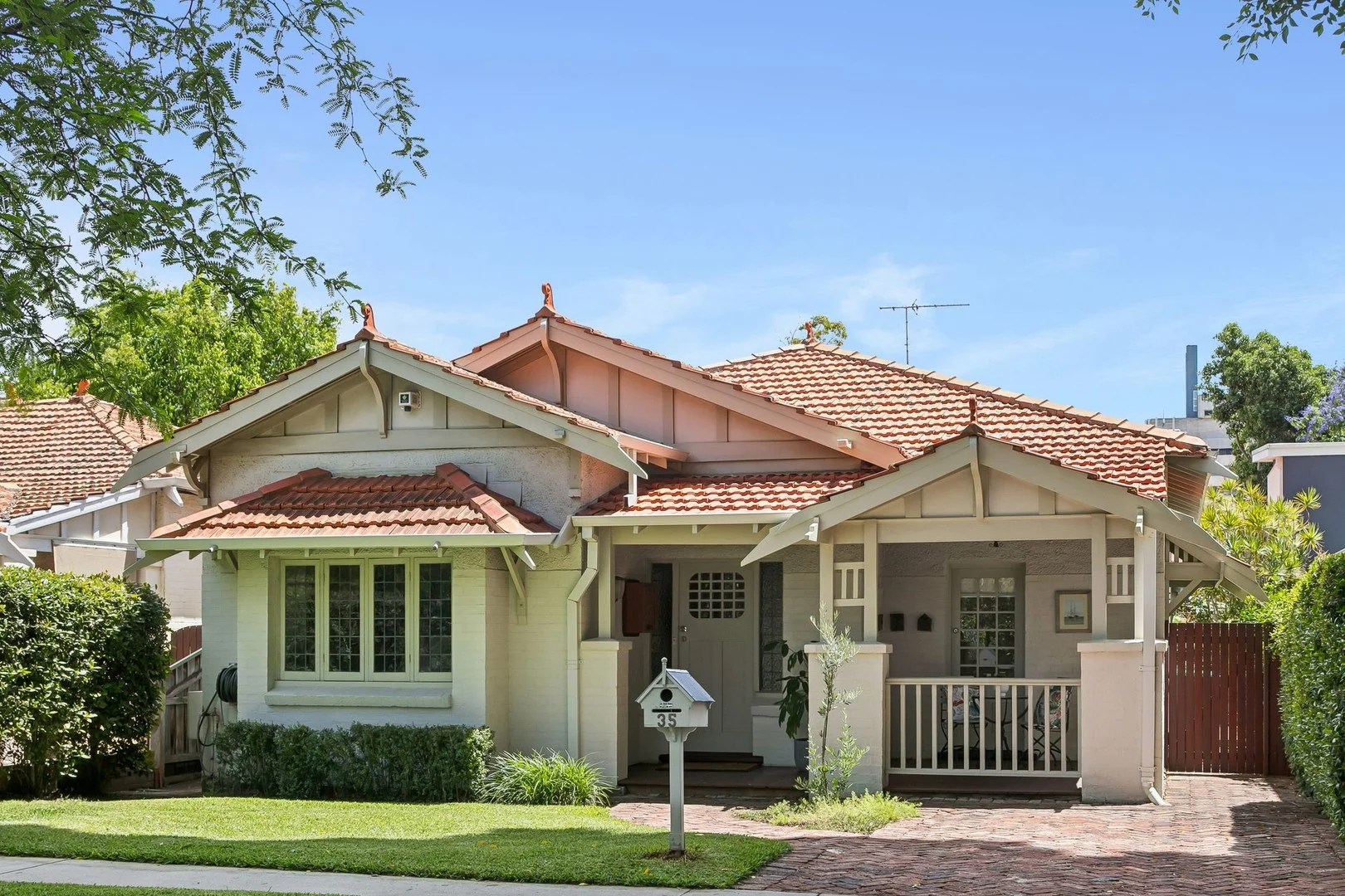 35 Hardy Road (1/1)