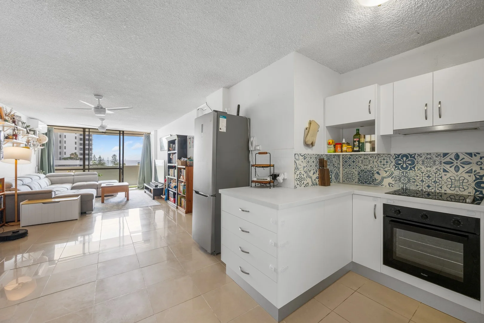 36/3049 Surfers Paradise Boulevard (1/17)