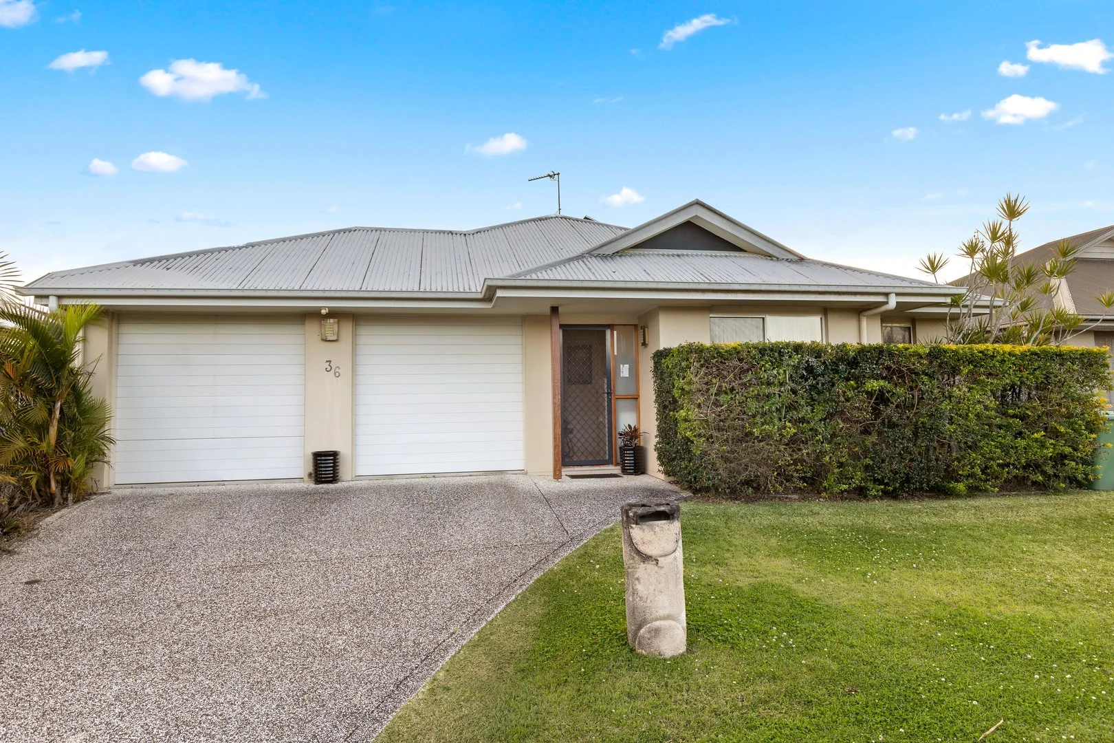 36 Riveroak Way (1/2)