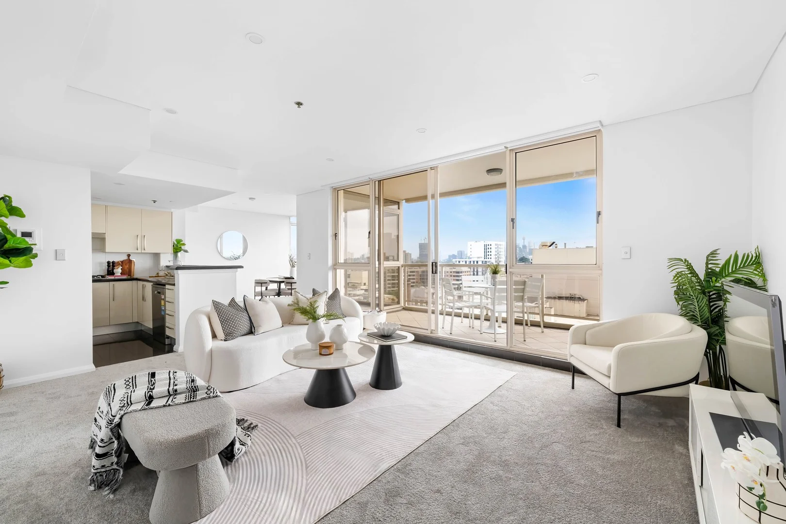 360/8 Lachlan Street (1/23)