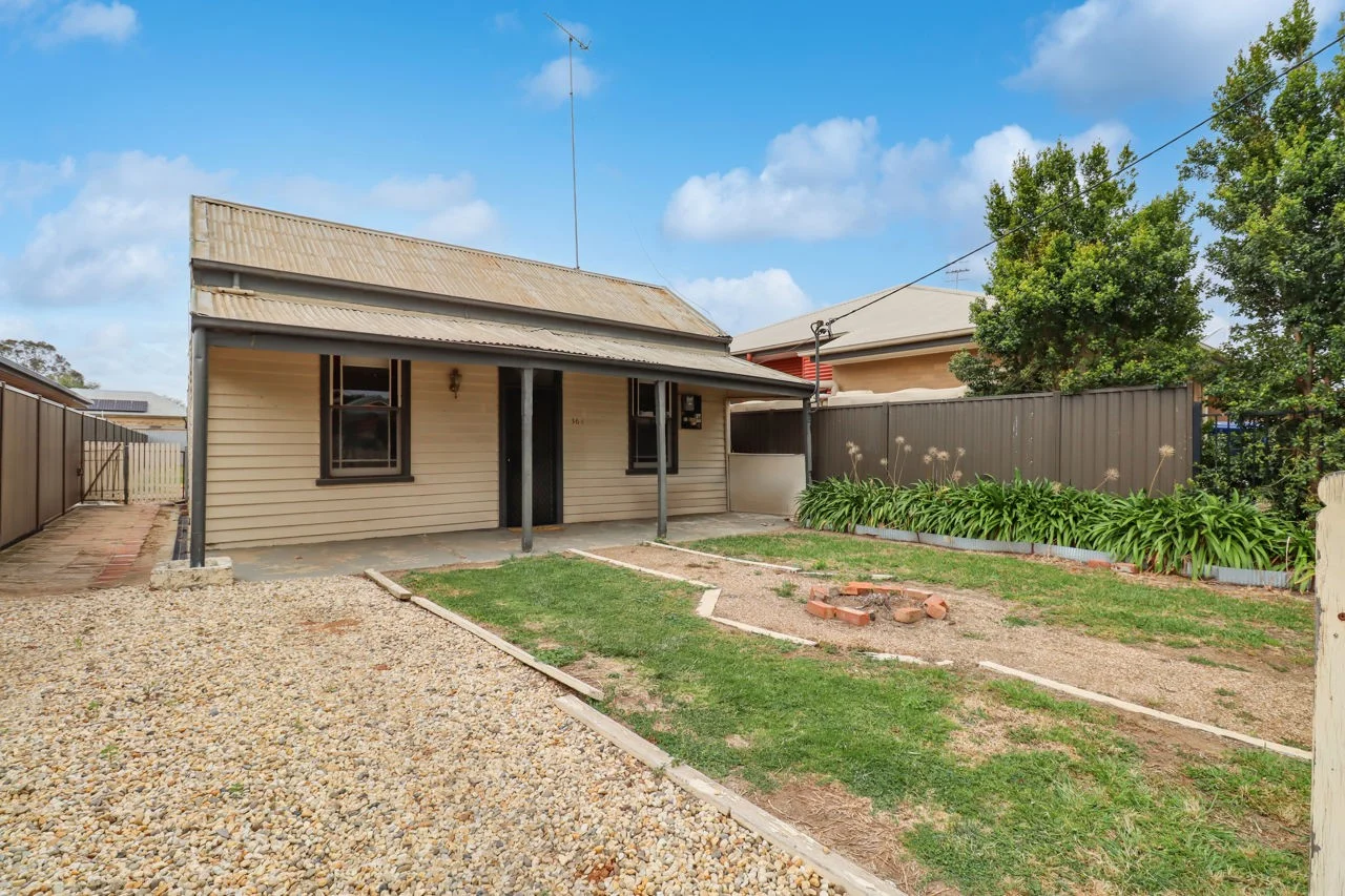 364 Trickett Street (1/8)