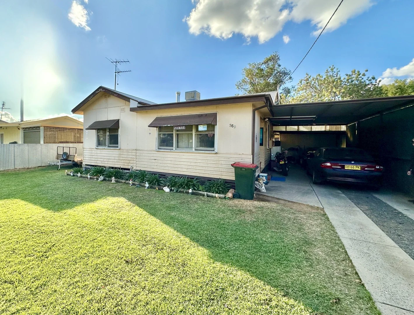 369 MACAULEY STREET (1/16)