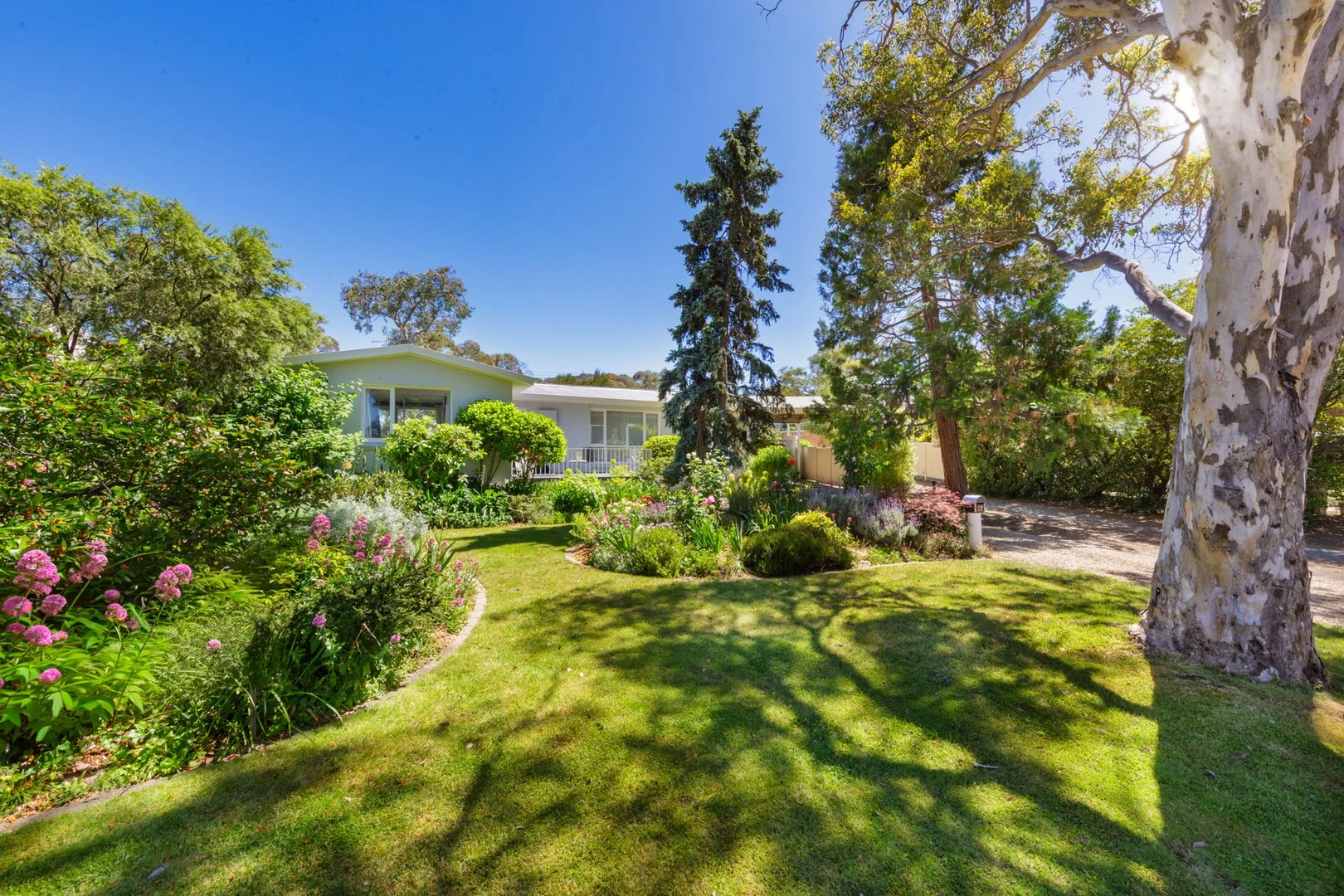37 Glossop Crescent (1/21)