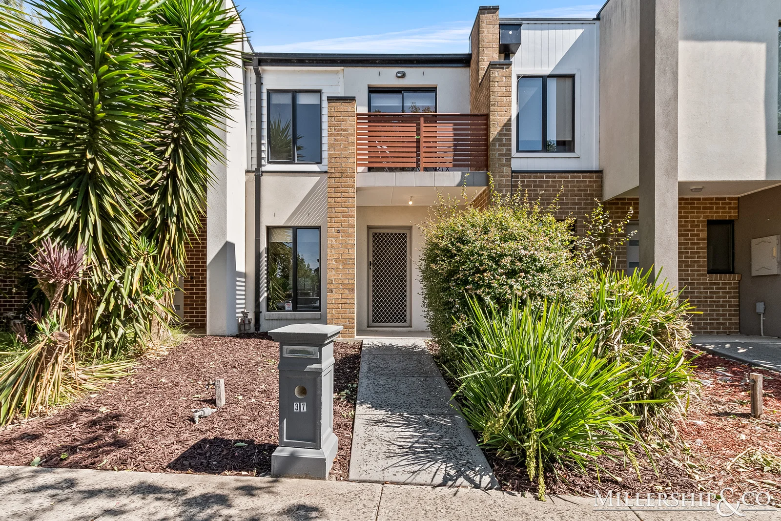 37 PASTURE CRESCENT (1/1)