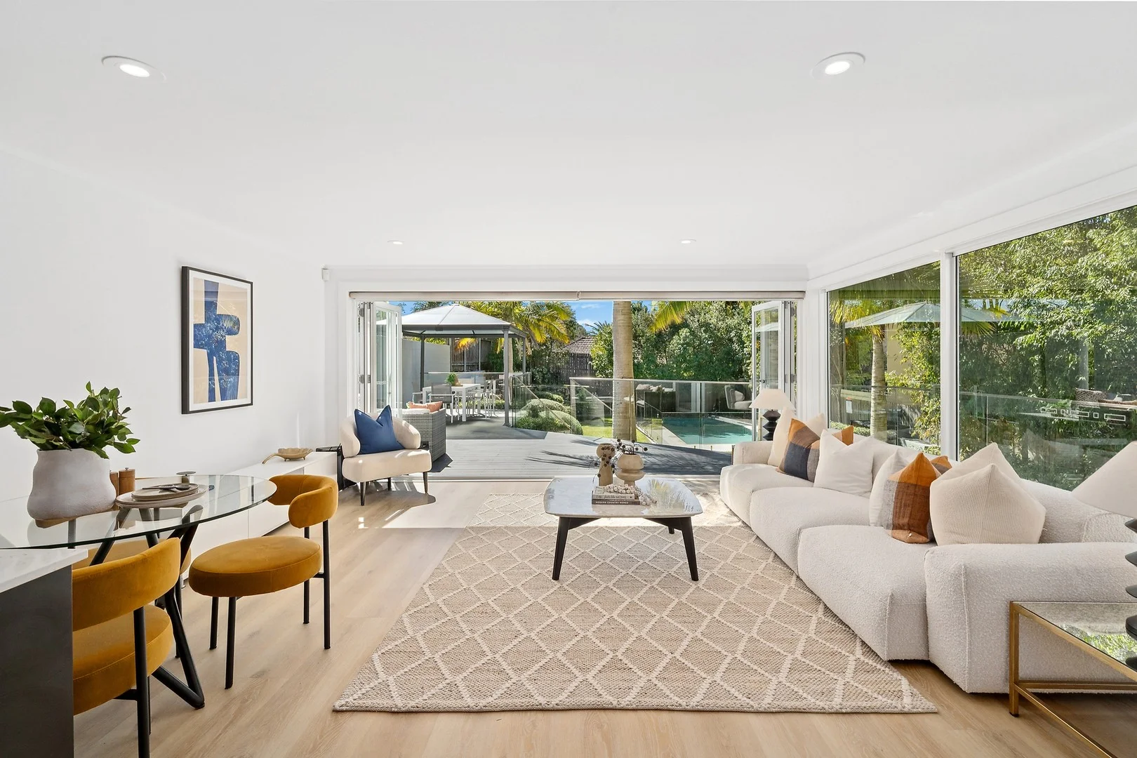 37 Sugarloaf Crescent (1/16)
