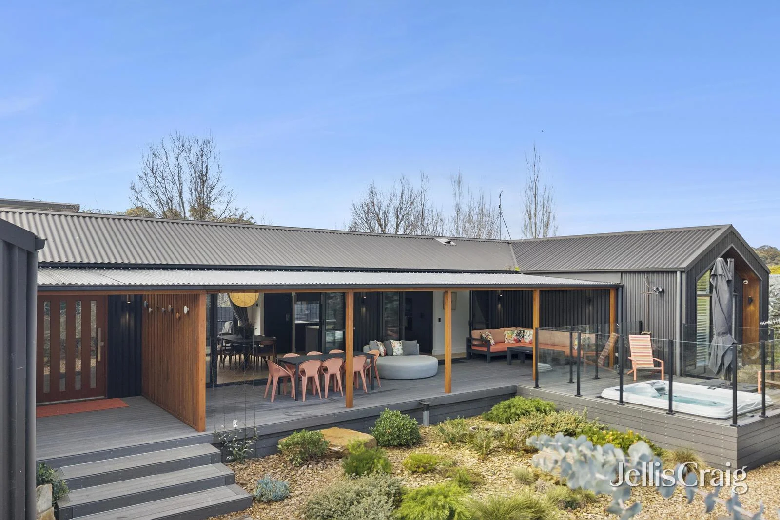 37 Vanina Street (1/3)