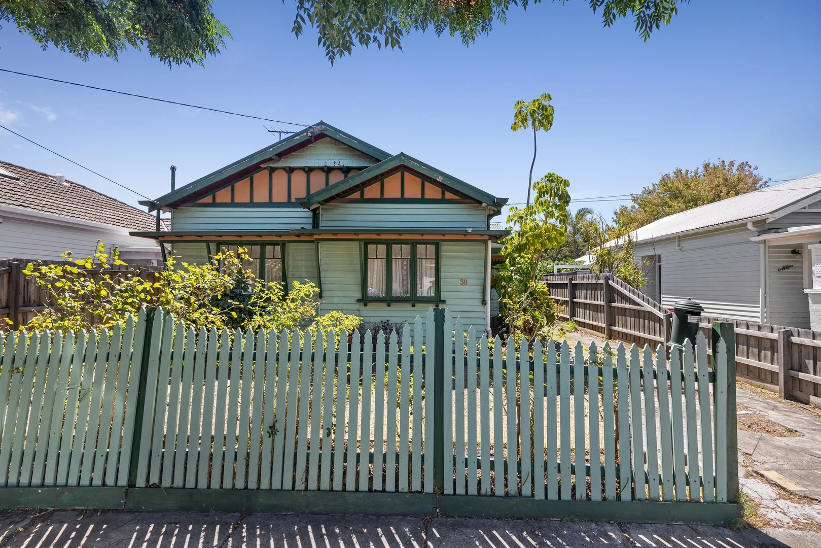 38 Alma Street (1/10)