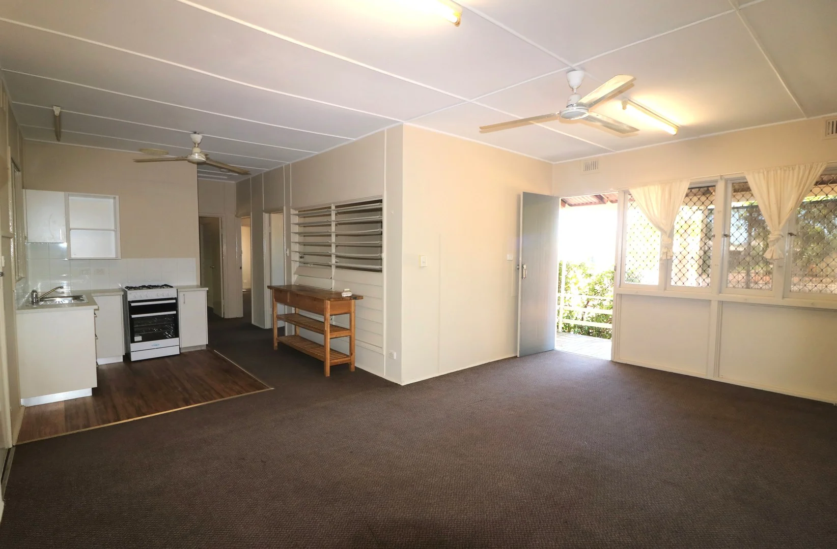 38 Knowsley Street West (1/14)