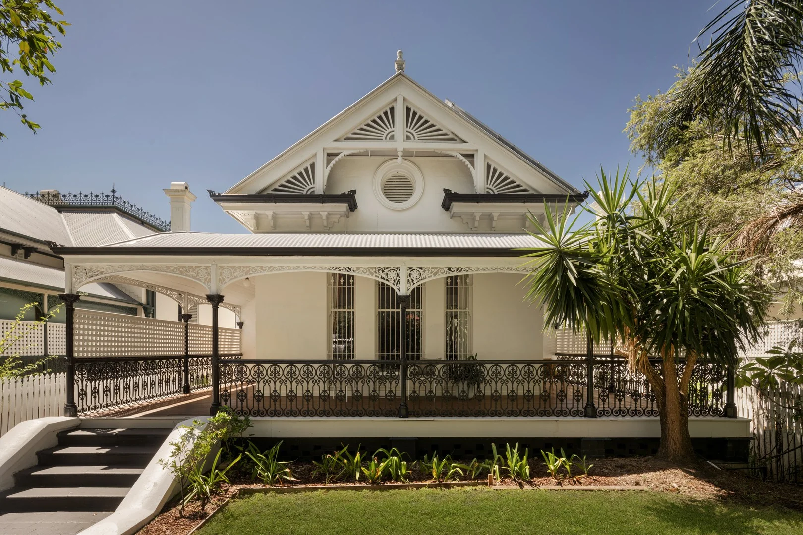 38 Moreton Street (1/26)