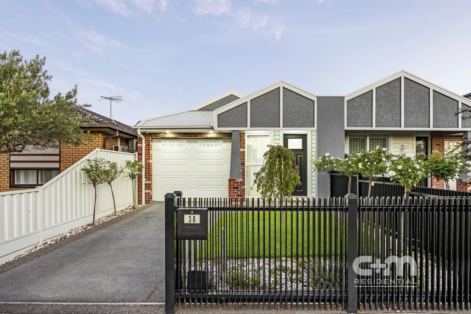 38 Surrey Street (1/16)