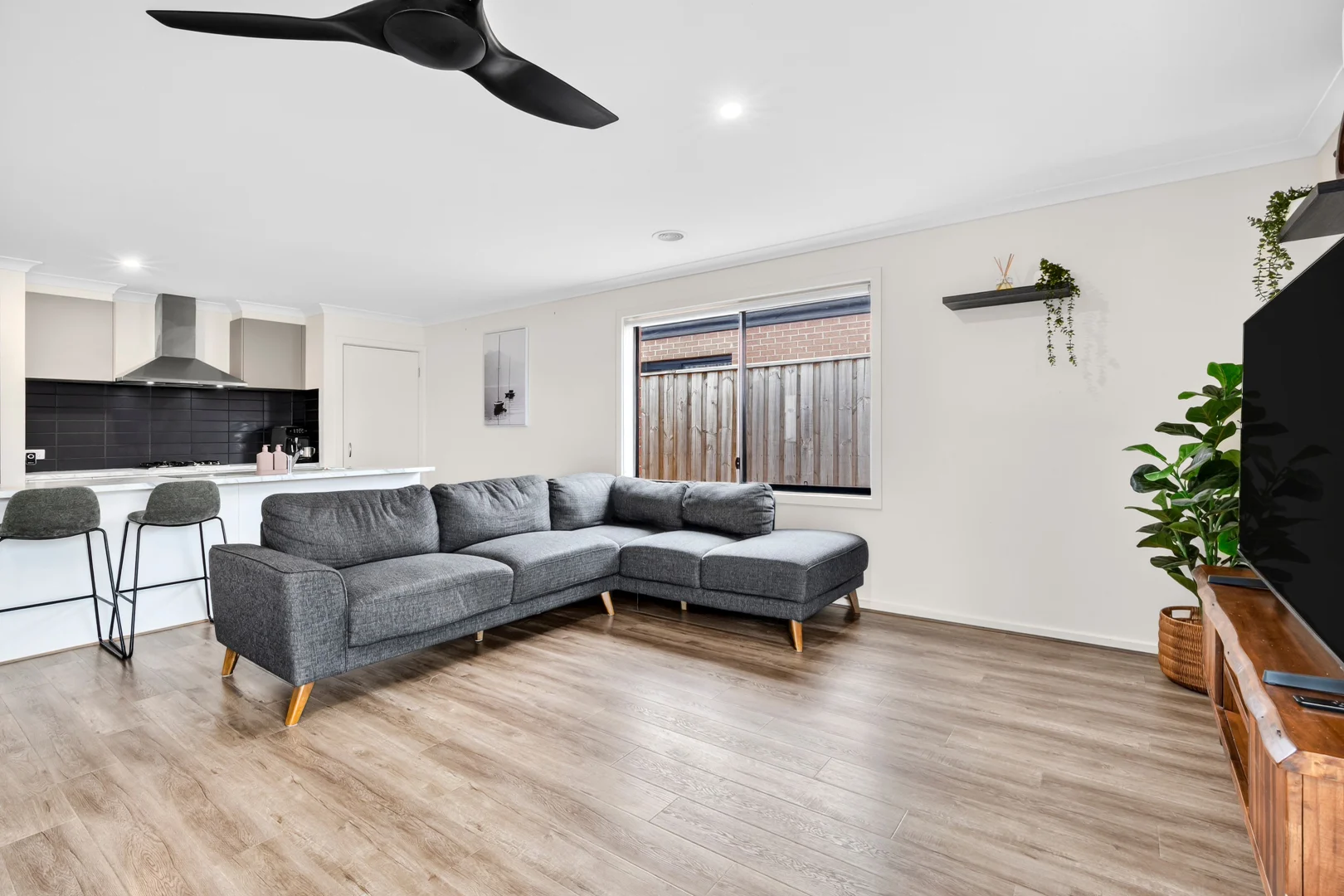 389 Ibbotson Street - Image 4