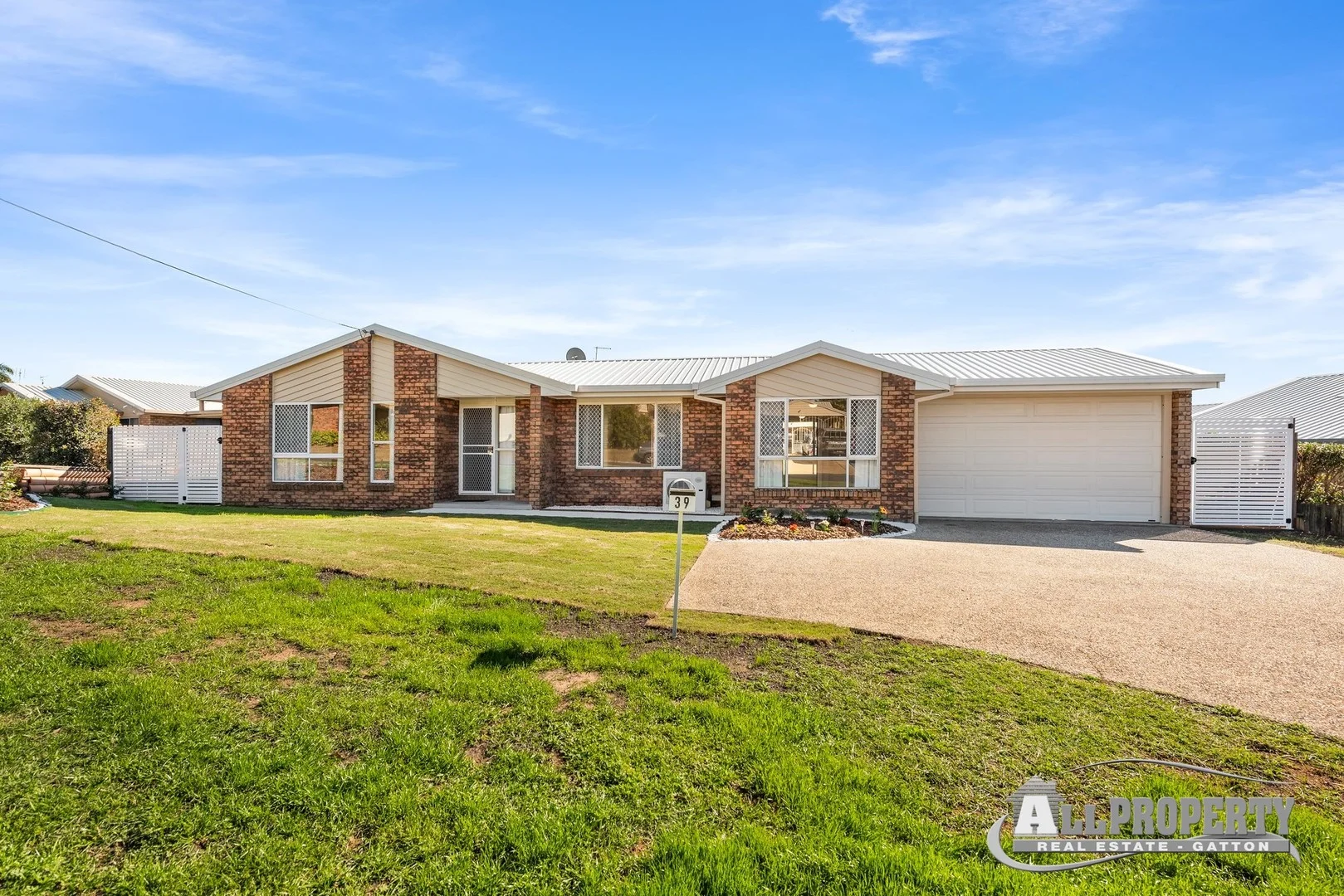 39 Crestview Avenue (1/14)