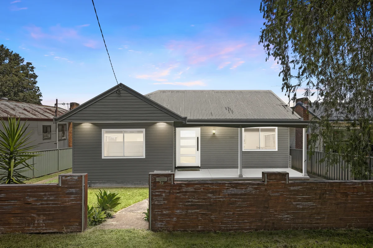 39 Desmond Street (1/22)