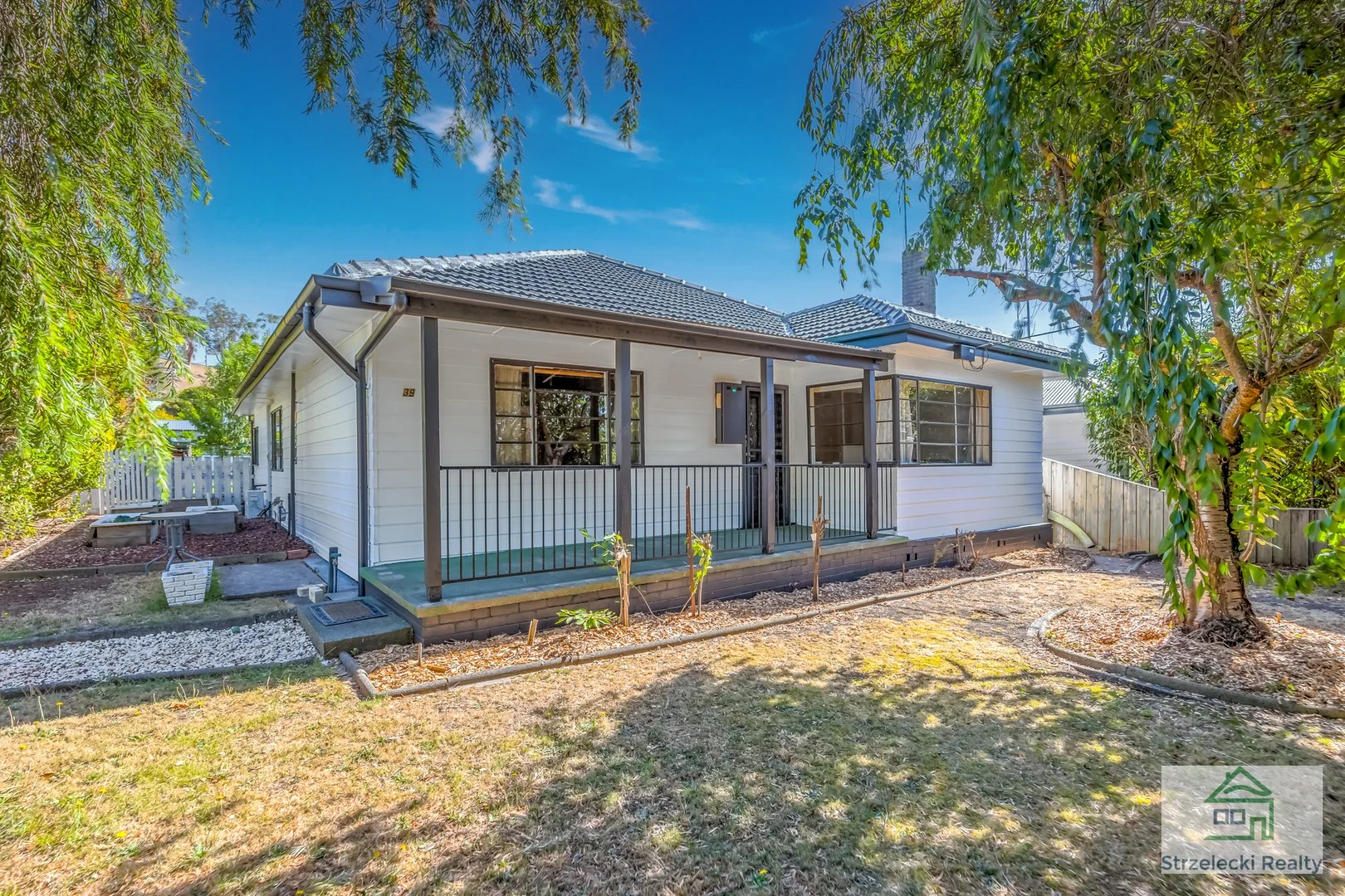 39 Edward Crescent (1/17)