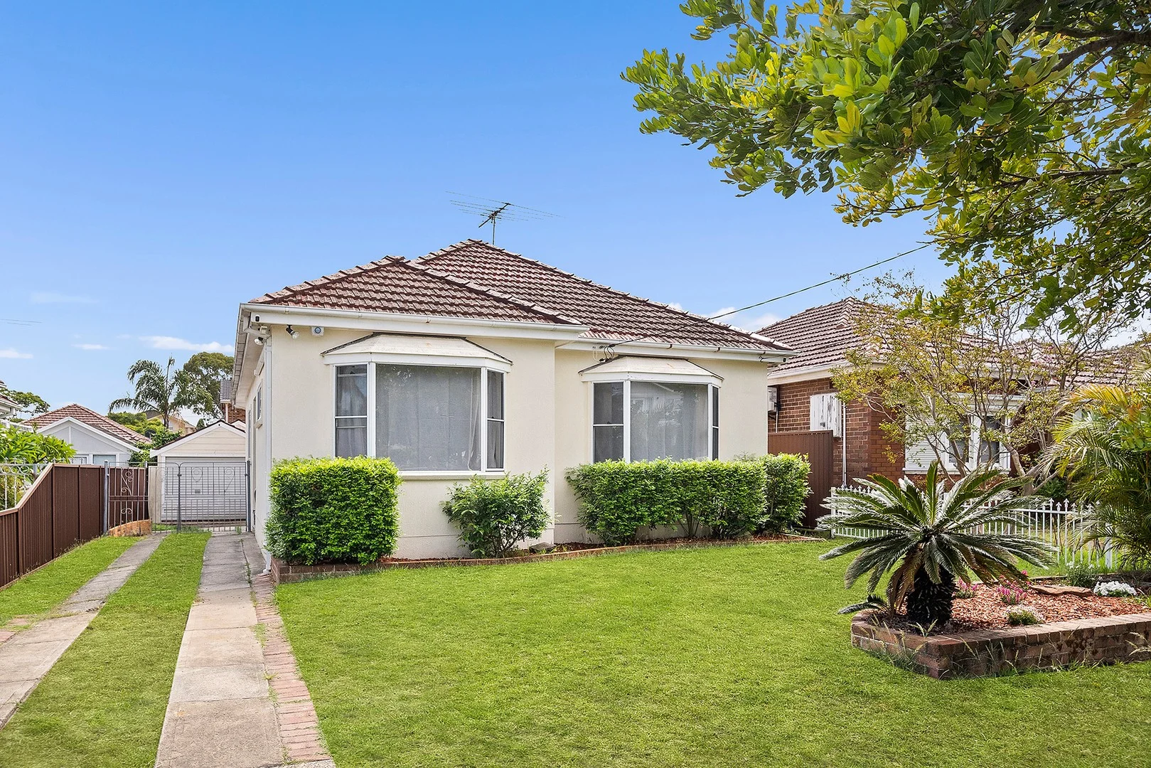 39 Hollywood Street (1/12)
