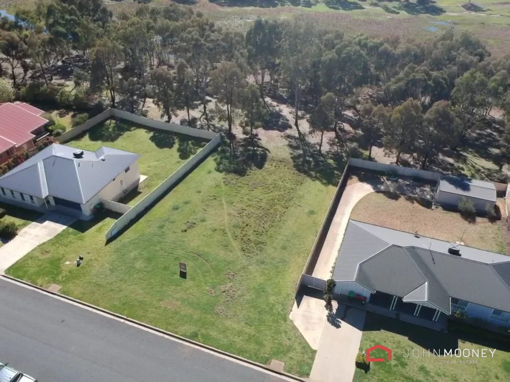 39 John Potts Drive (1/7)