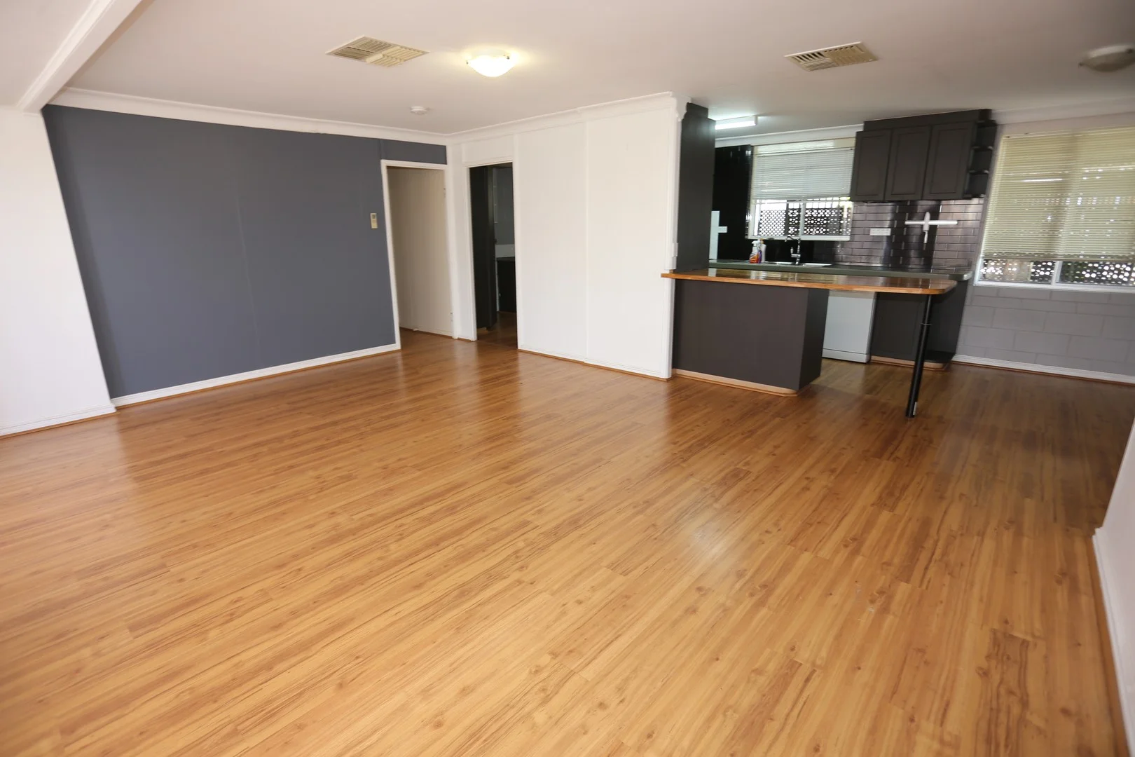 39 Larkin Street (1/14)