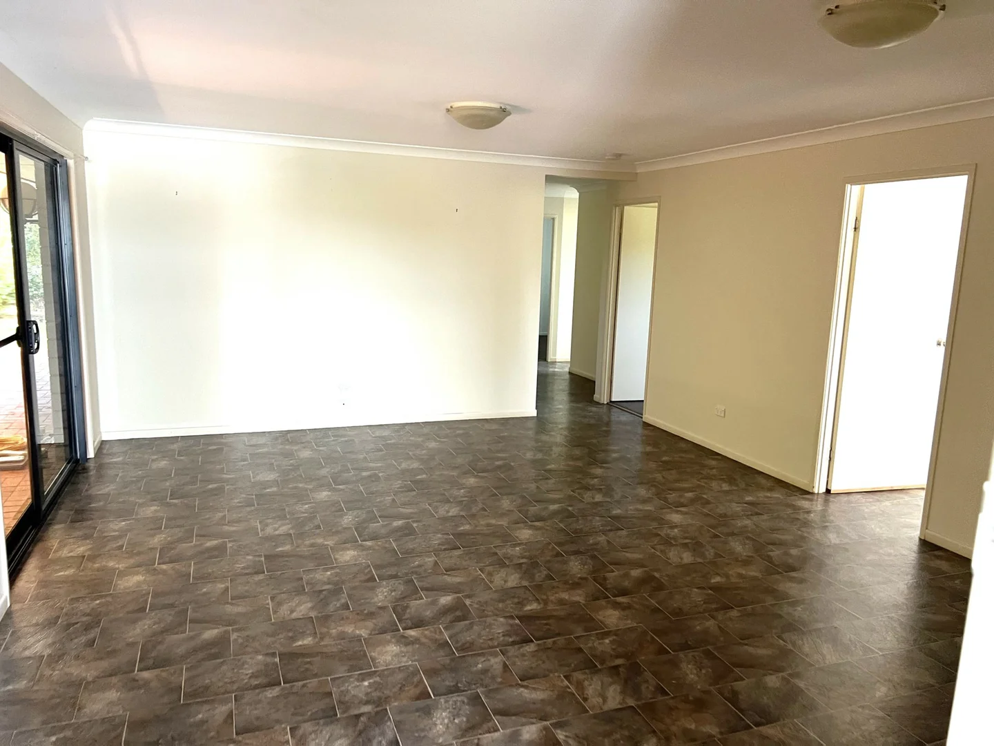 39 Magnussens Drive - Image 4