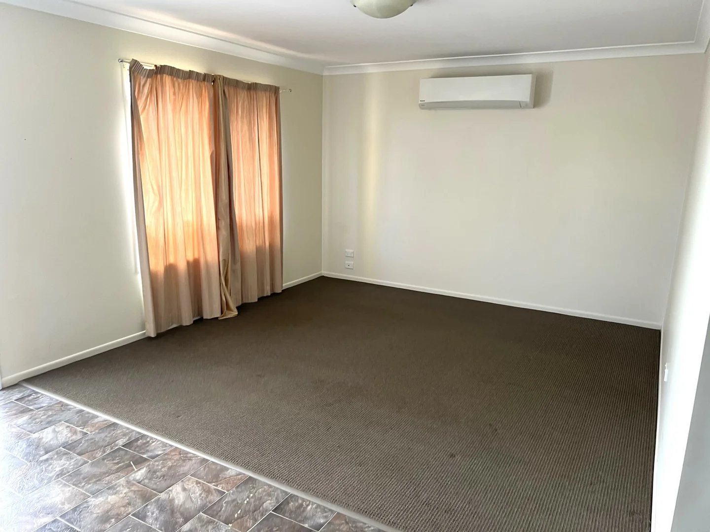 39 Magnussens Drive - Image 2