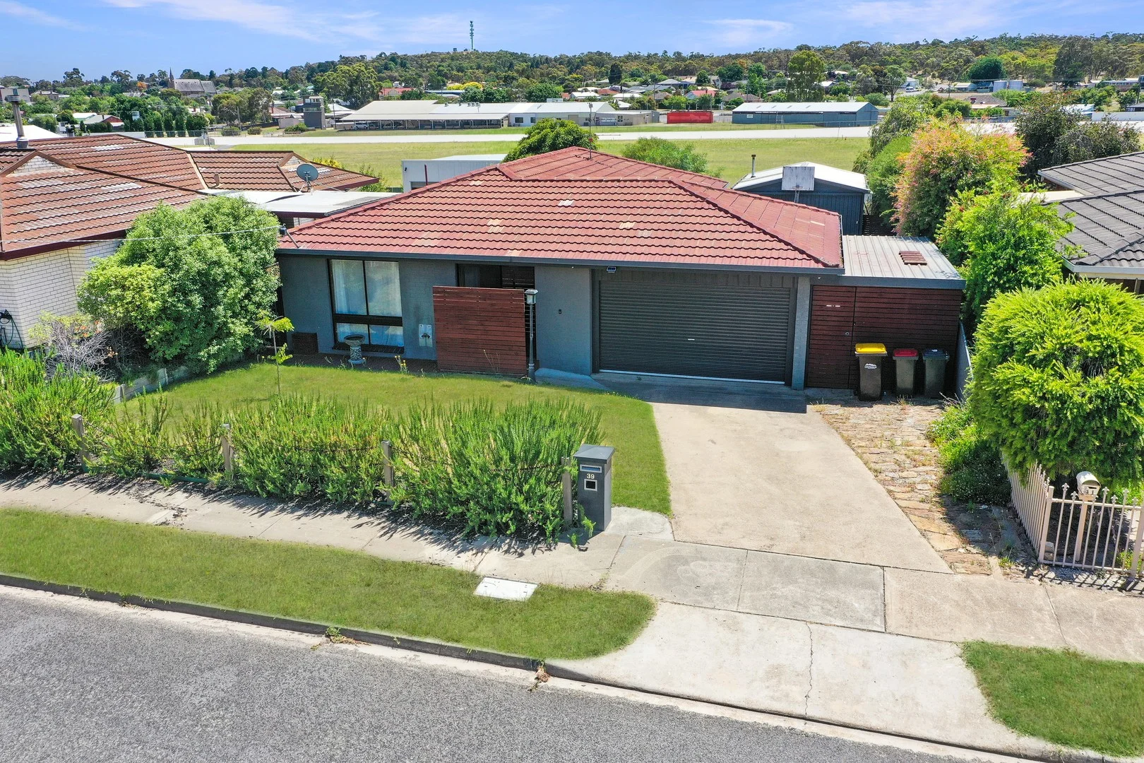 39 Sharpley Ave (1/1)