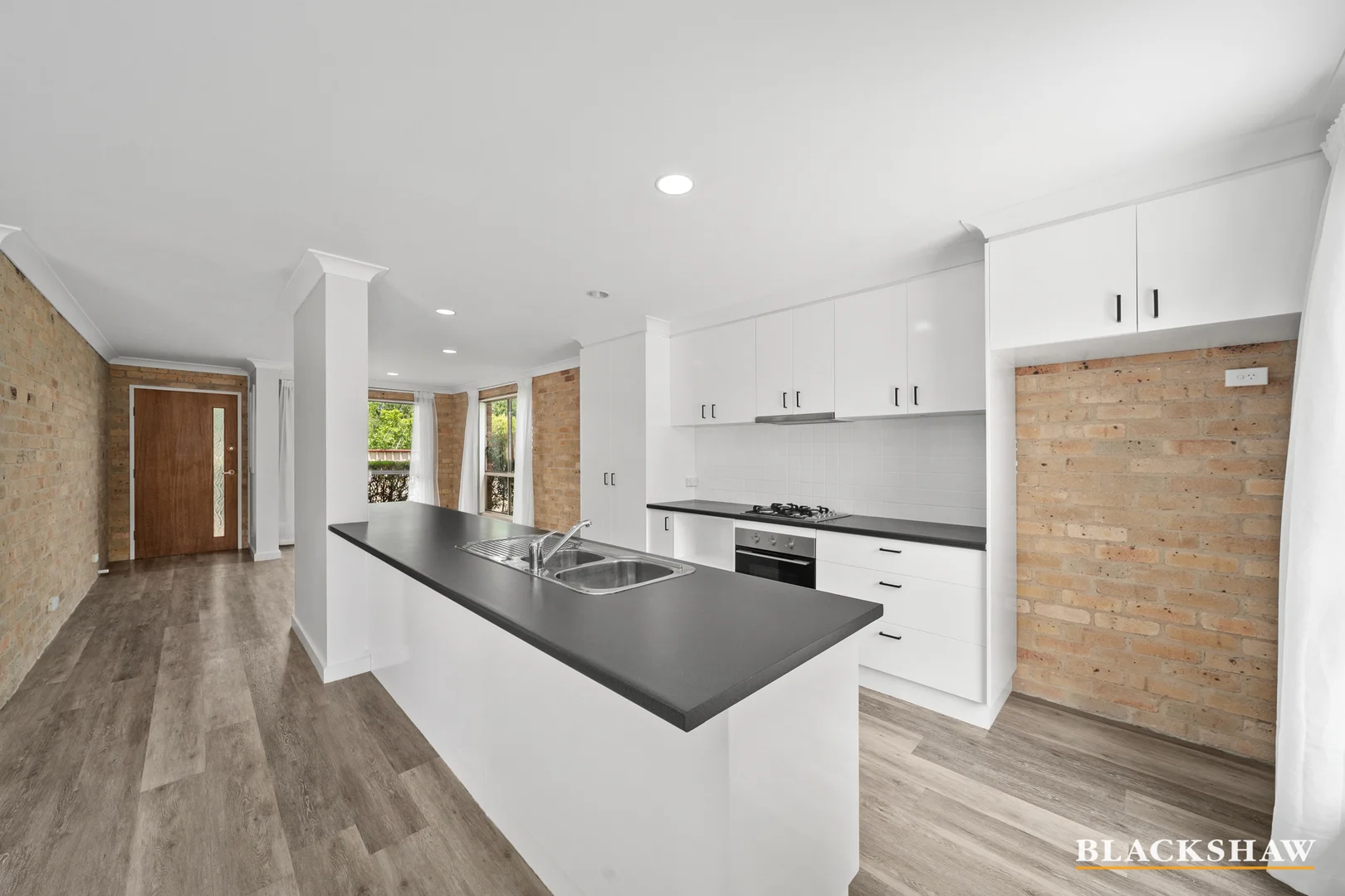 4/10 Ford Street (1/28)