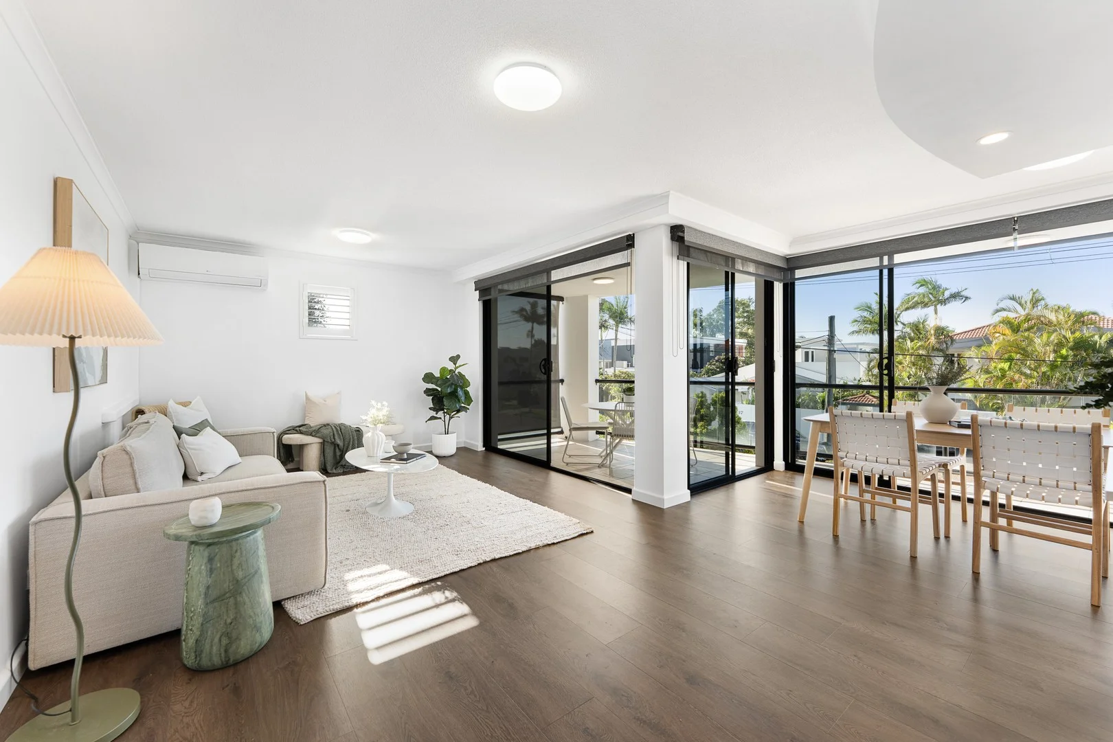 4/134 Stanhill Drive (1/23)
